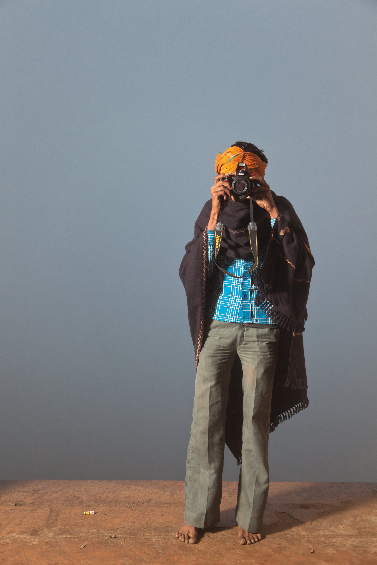 Fine art photography by André Wagner: A pilgrim taking a photo at Keshi Ghat.