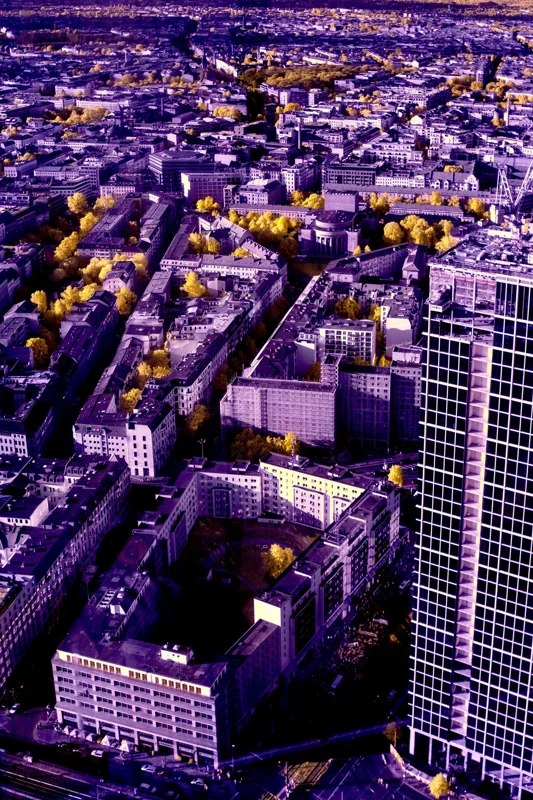 Photographie d’art infrarouge d’André Wagner: Berlin, Between Frequencies.