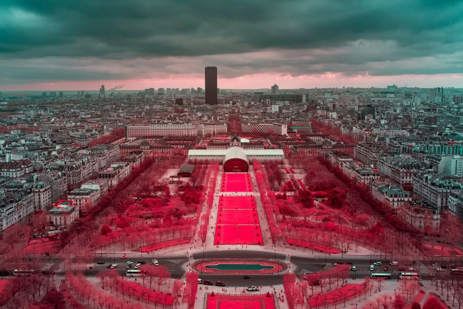 Vue sur les parcs et les toits de Paris.