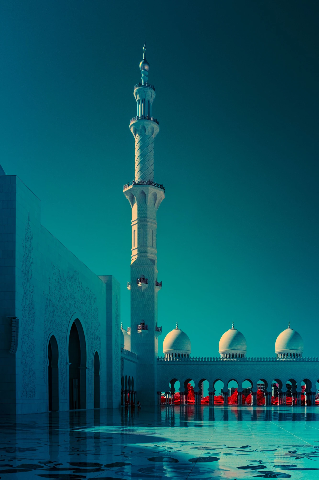 Photographie d’art infrarouge d’André Wagner: Celestial Reflections at Sheikh Zayed Mosque.