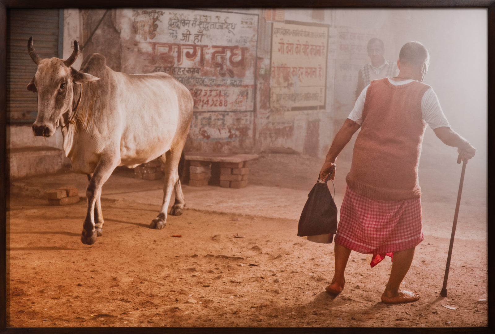 Photographie d’art d’André Wagner: Cow and men, Indien.