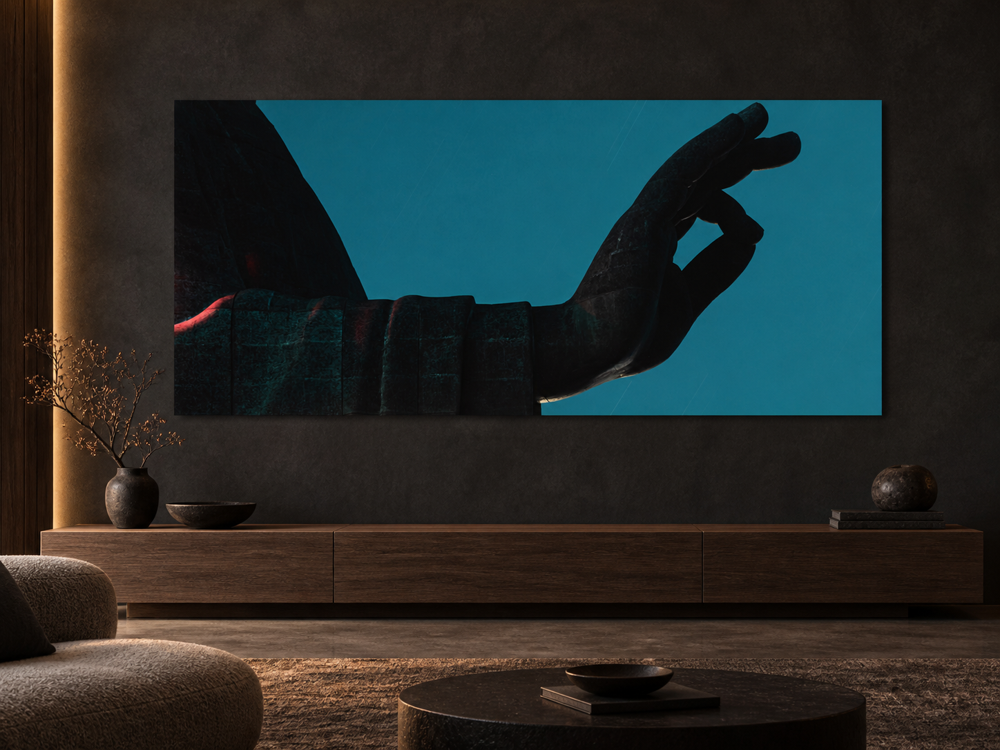 Visualisation d’intérieur avec l’œuvre photographique « Daibutsu right hand, Japan » d’André Wagner ; il ne s’agit pas d’une installation photographiée.