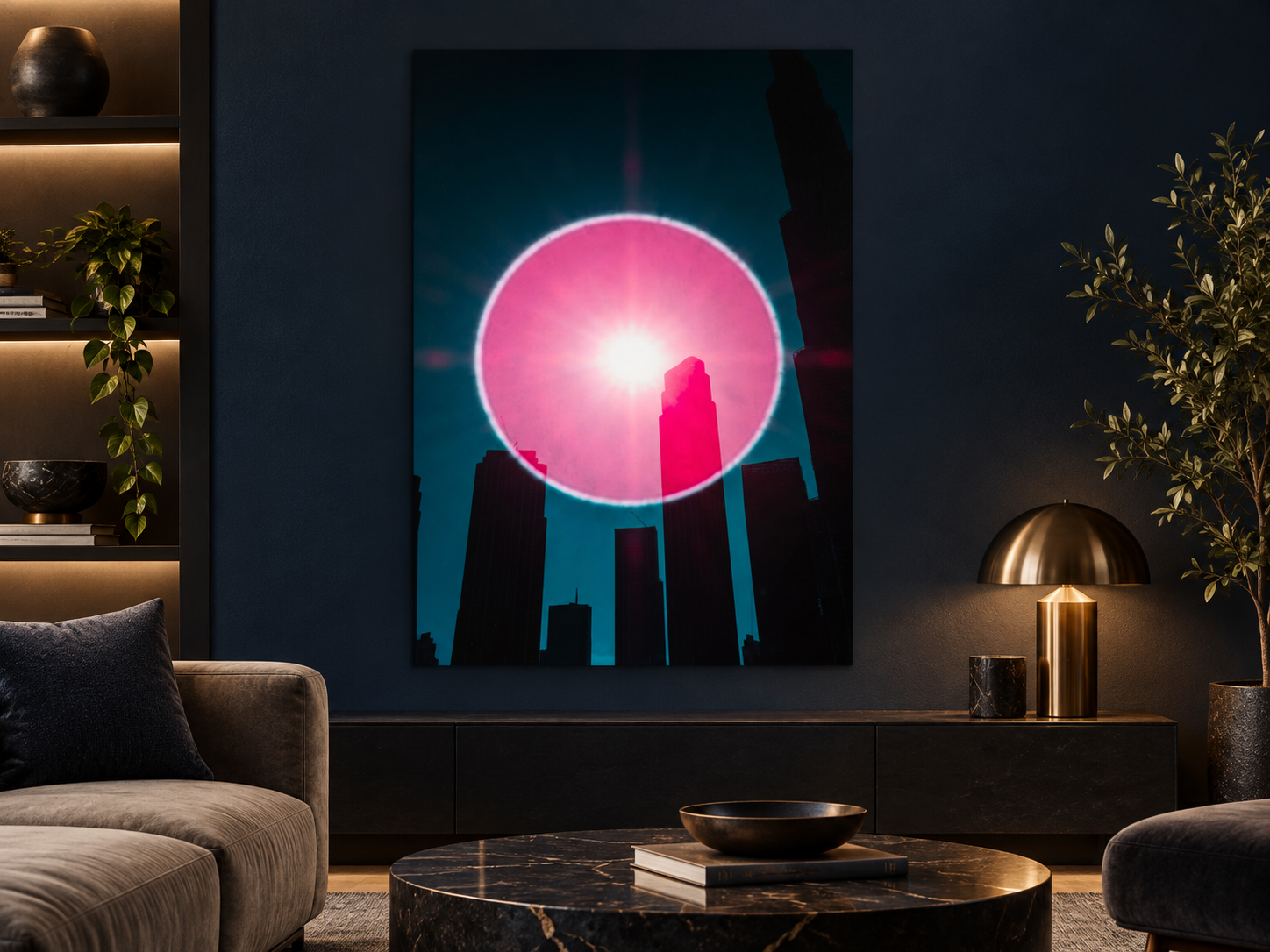 Visualisation d’intérieur avec l’œuvre photographique « Dubai in the eye of the cosmic observer, Vereinigte arabische emirate 2 » d’André Wagner ; il ne s’agit pas d’une installation photographiée.