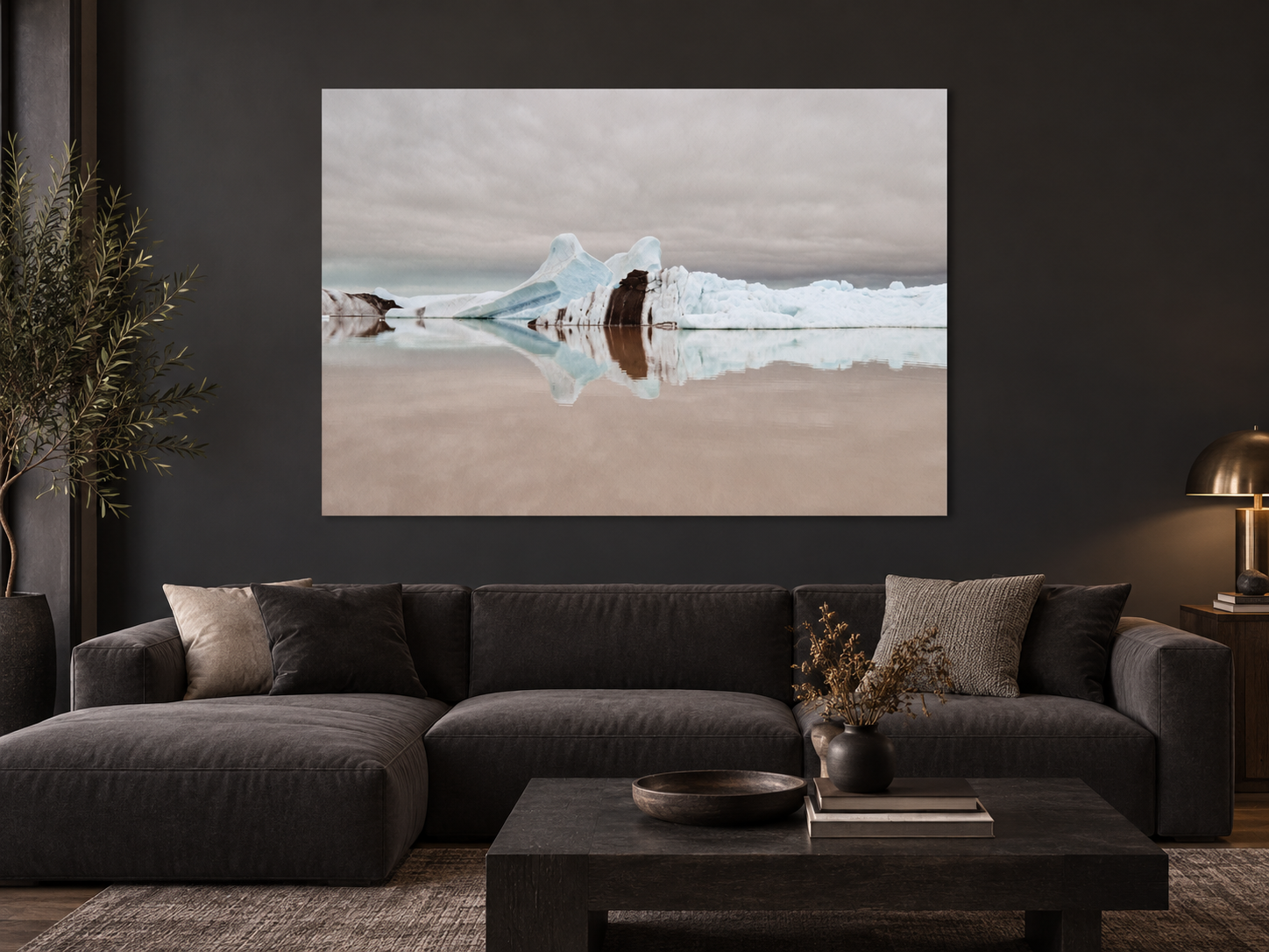 Raumvisualisierung mit der Fotokunst „Earthporn 3, Island“ von André Wagner; keine fotografierte Installation.
