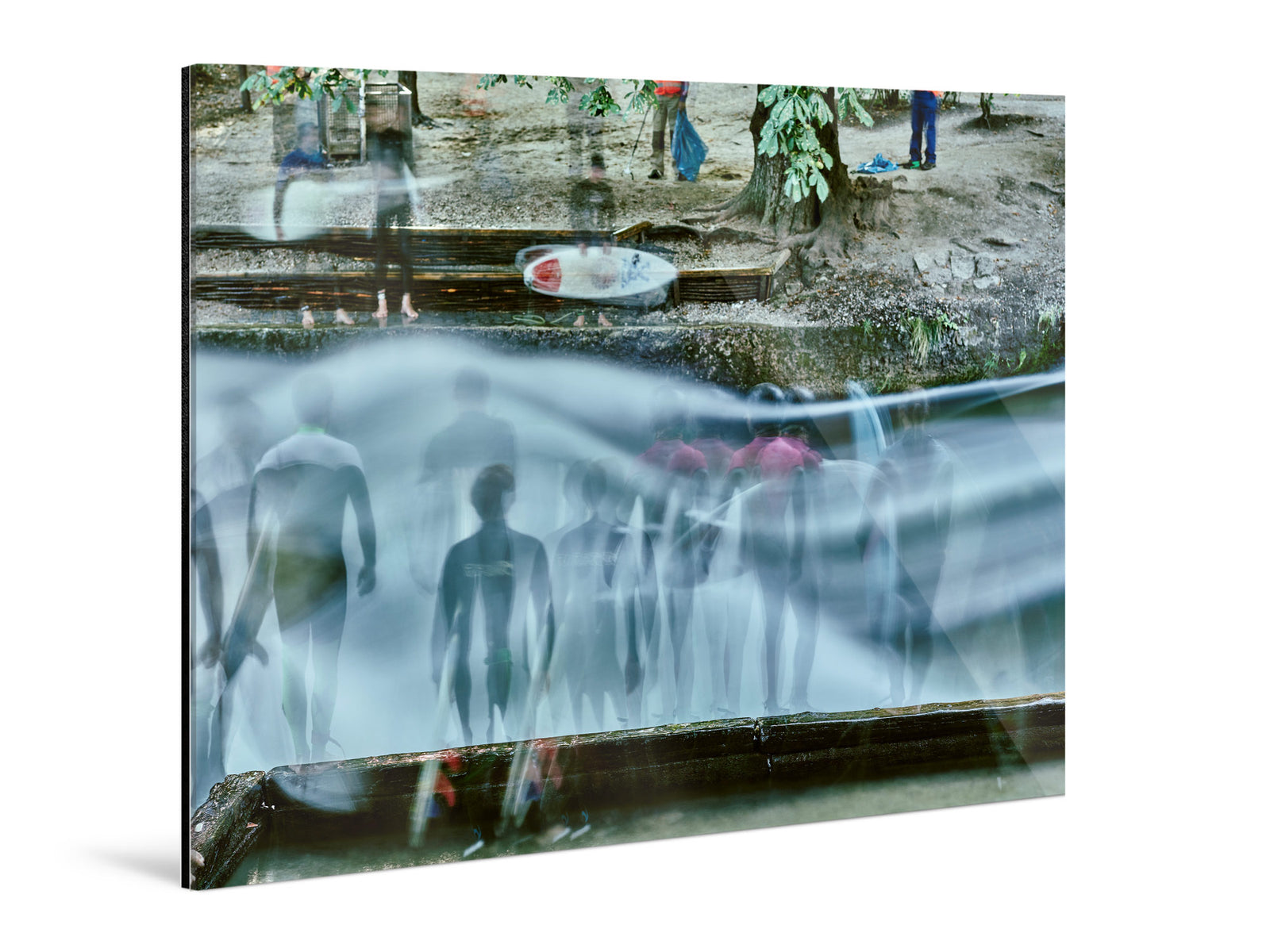 Additional view of the photographic artwork &ldquo;Eisbach surfer, Deutschland&rdquo; by Andr&eacute; Wagner.