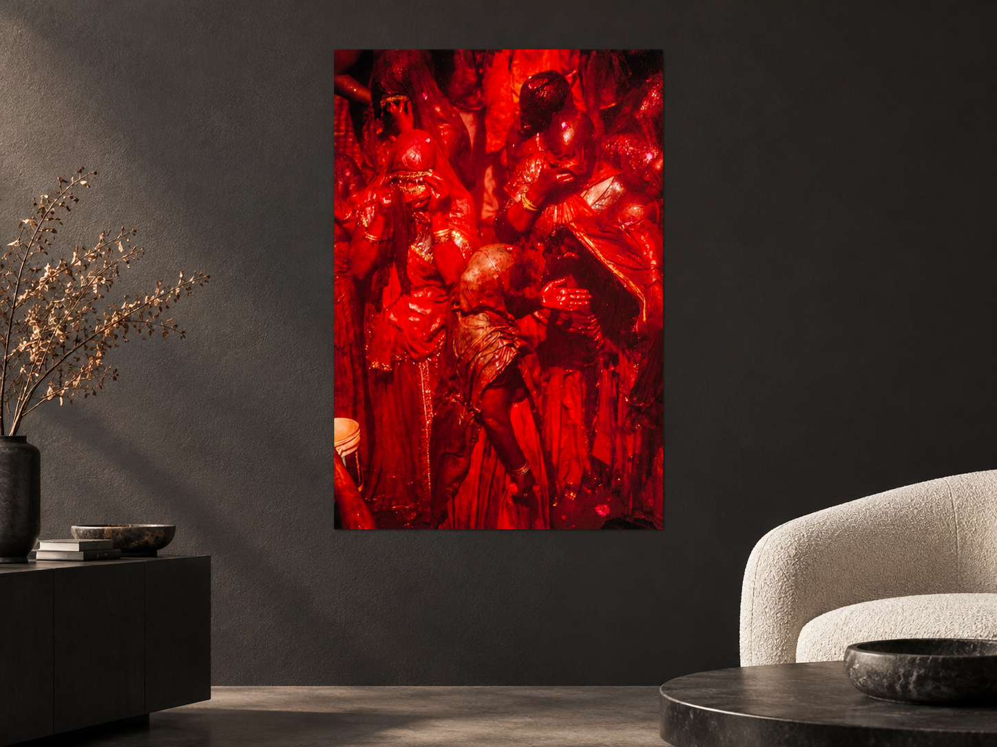 Interior visualization featuring the photographic artwork “Holi 4, Indien” by André Wagner; not a photographed installation.