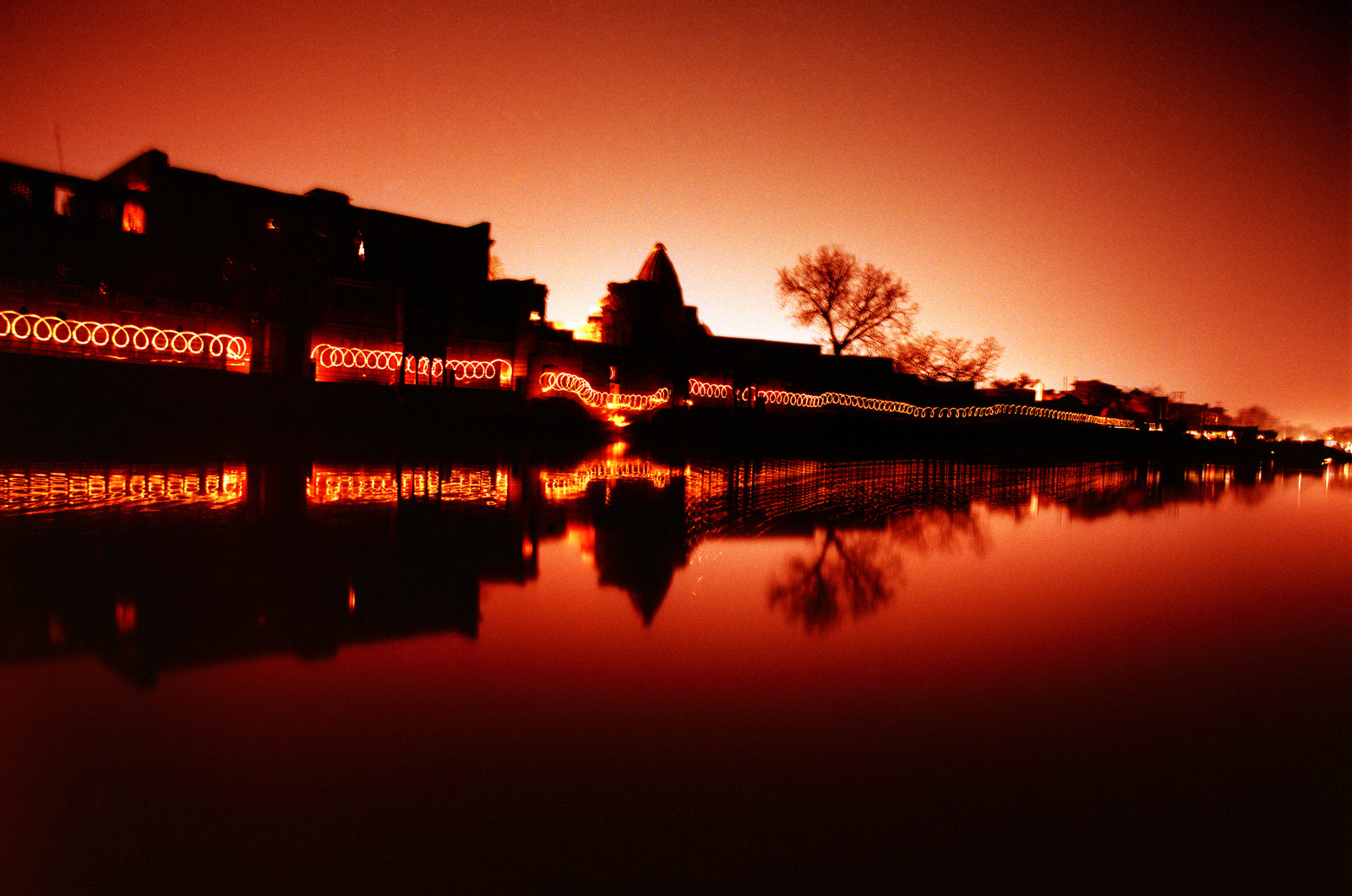 Fine art photography by André Wagner: Holy contrast, Indien.