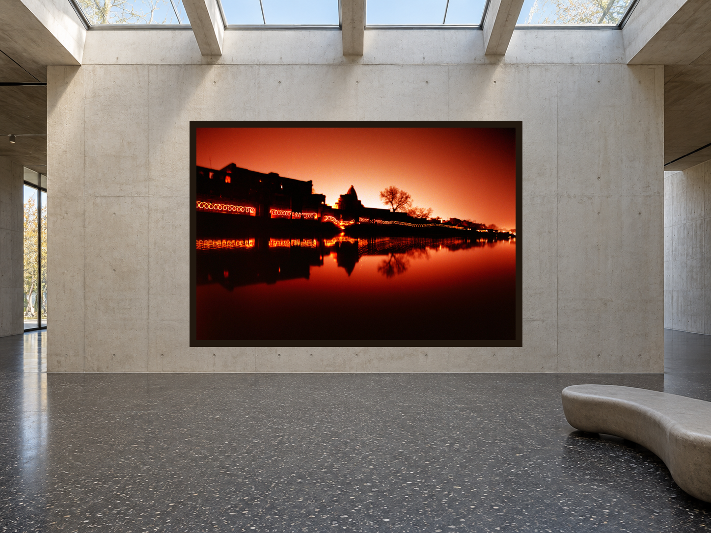 Interior visualization featuring the photographic artwork “Holy contrast, Indien” by André Wagner; not a photographed installation.