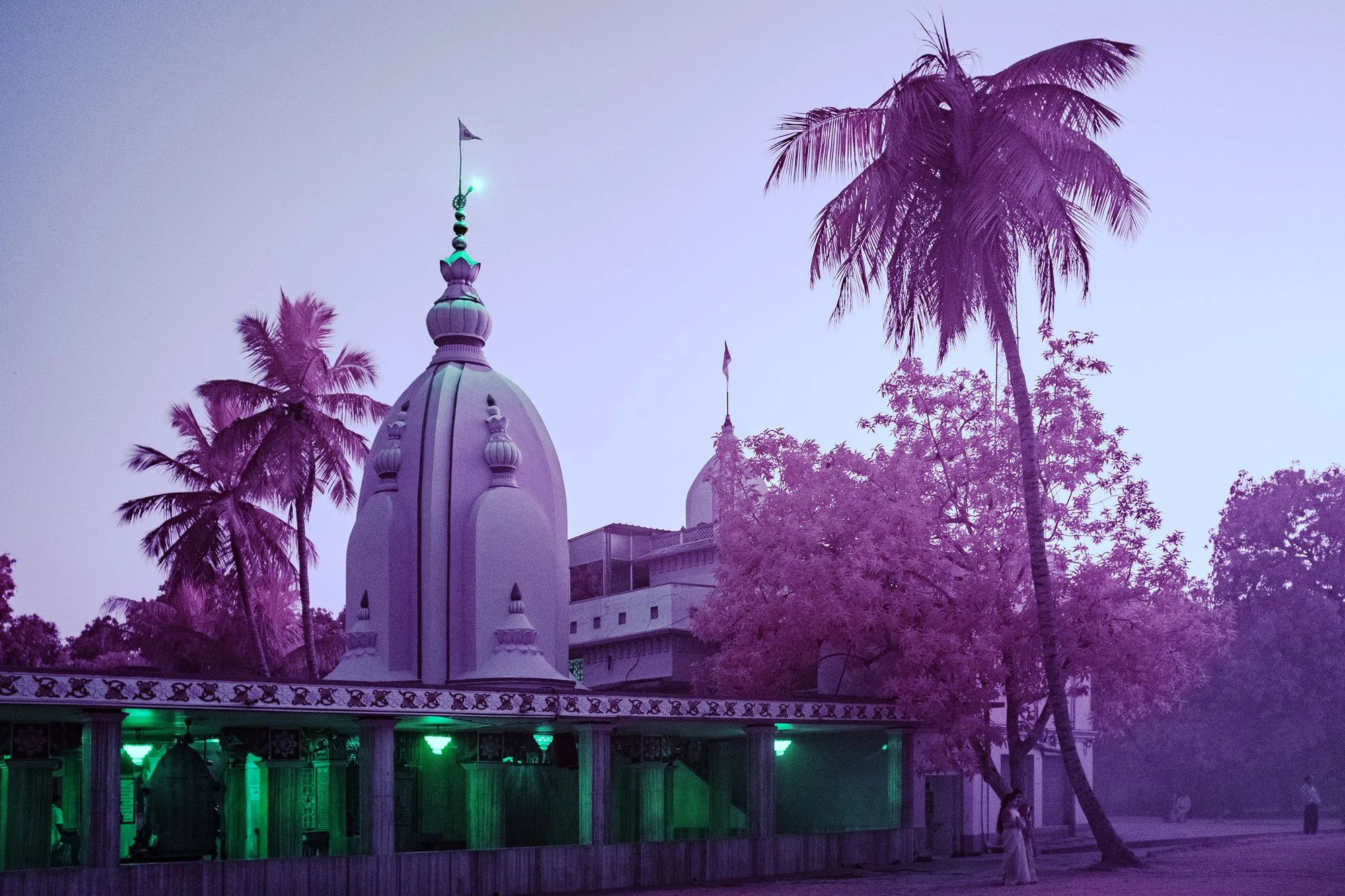 Photographie d’art infrarouge d’André Wagner: Jagannath Temple.