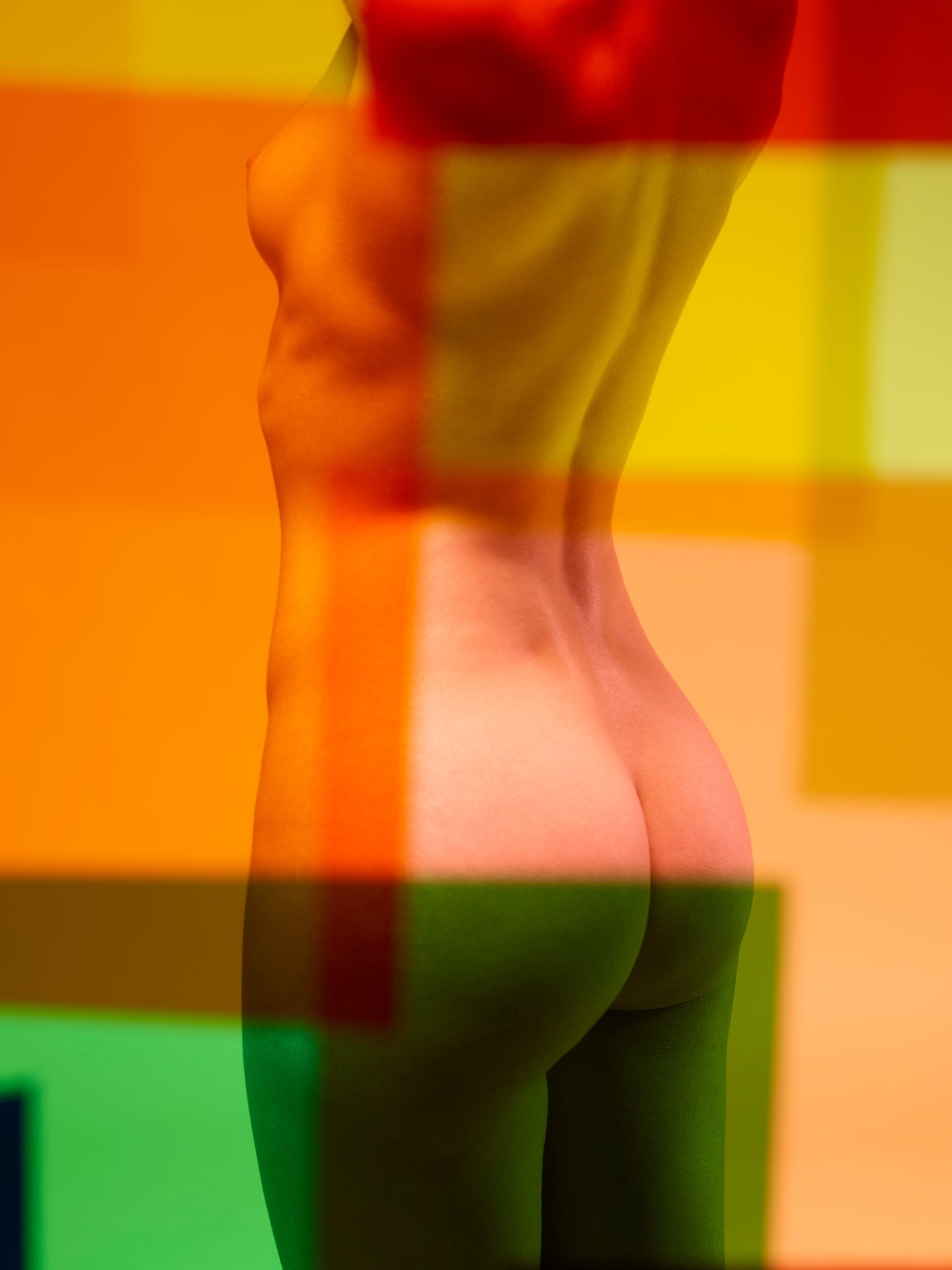 Fine art photography by André Wagner: The vertical crop shows an upright back from shoulders to thighs — Paula XI.