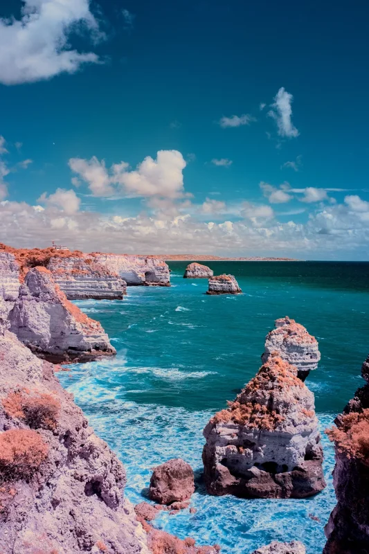 Photographie d’art infrarouge d’André Wagner: Praia da Marinha.
