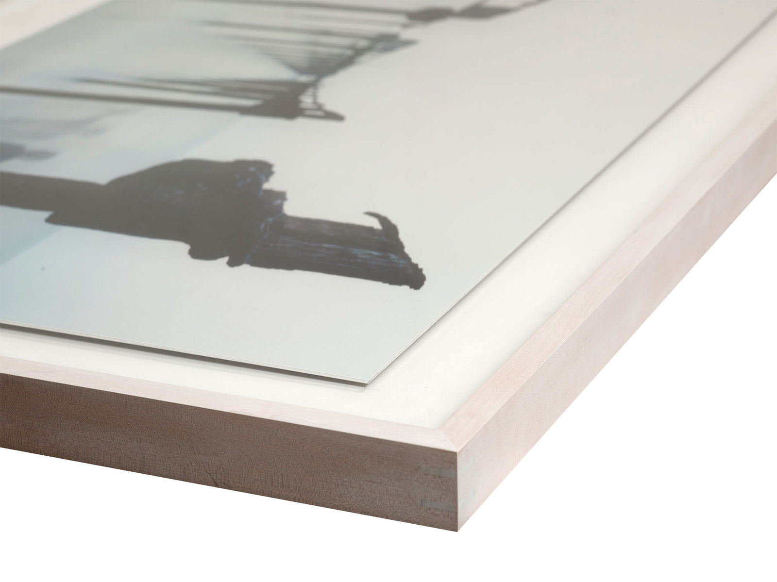 Frame and edge detail of the photographic artwork “Rust bridge, Indien” by André Wagner.