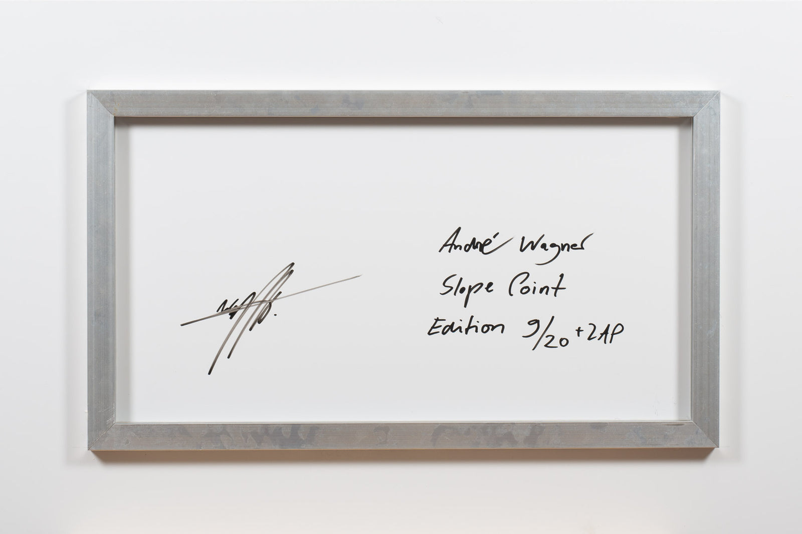 Reverse view of the photographic artwork “Slope point 1, Neuseeland” by André Wagner.