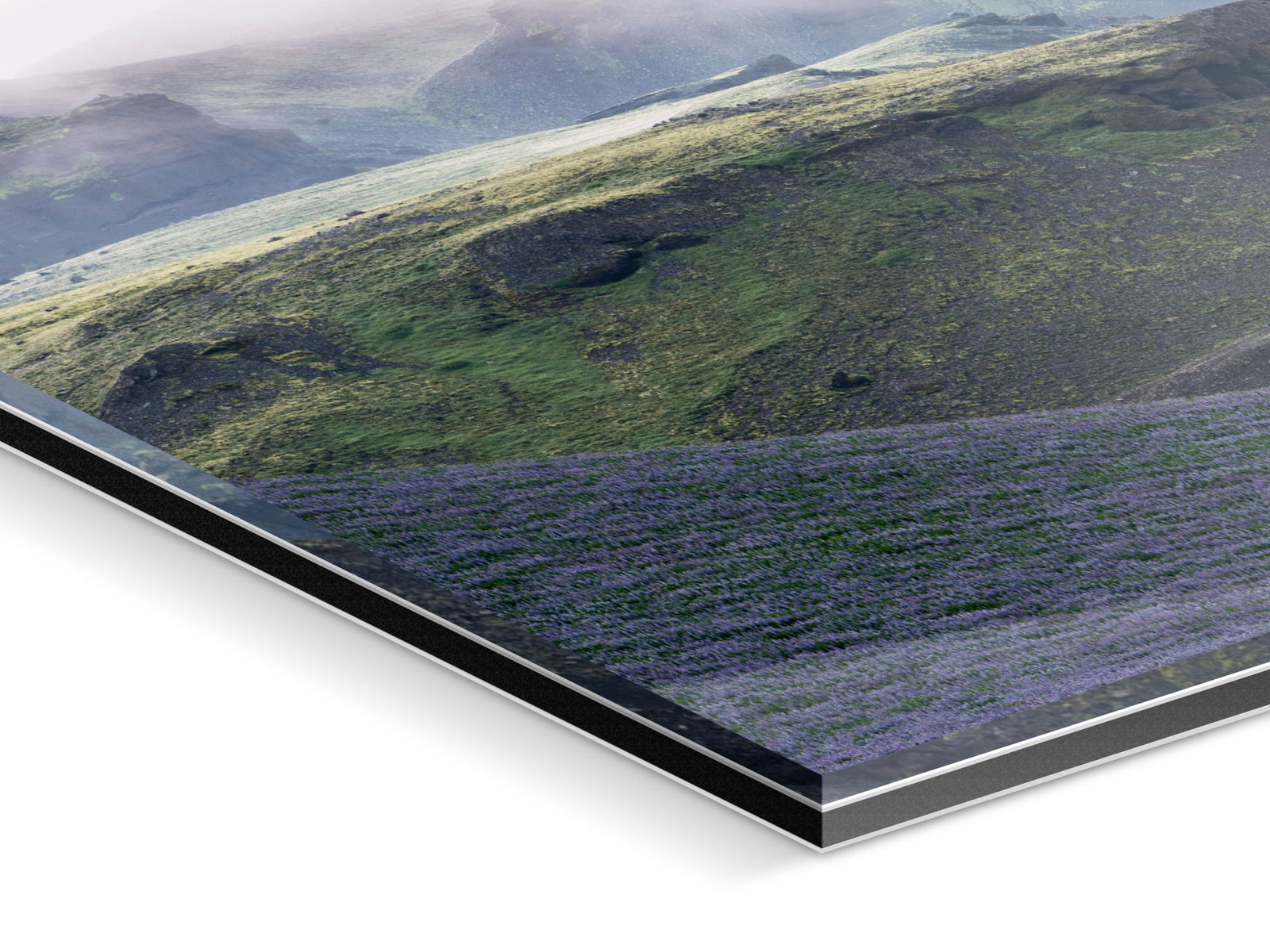 Frame and edge detail of the photographic artwork &ldquo;Unreal midnightsun in the mountains 1, Island&rdquo; by Andr&eacute; Wagner.