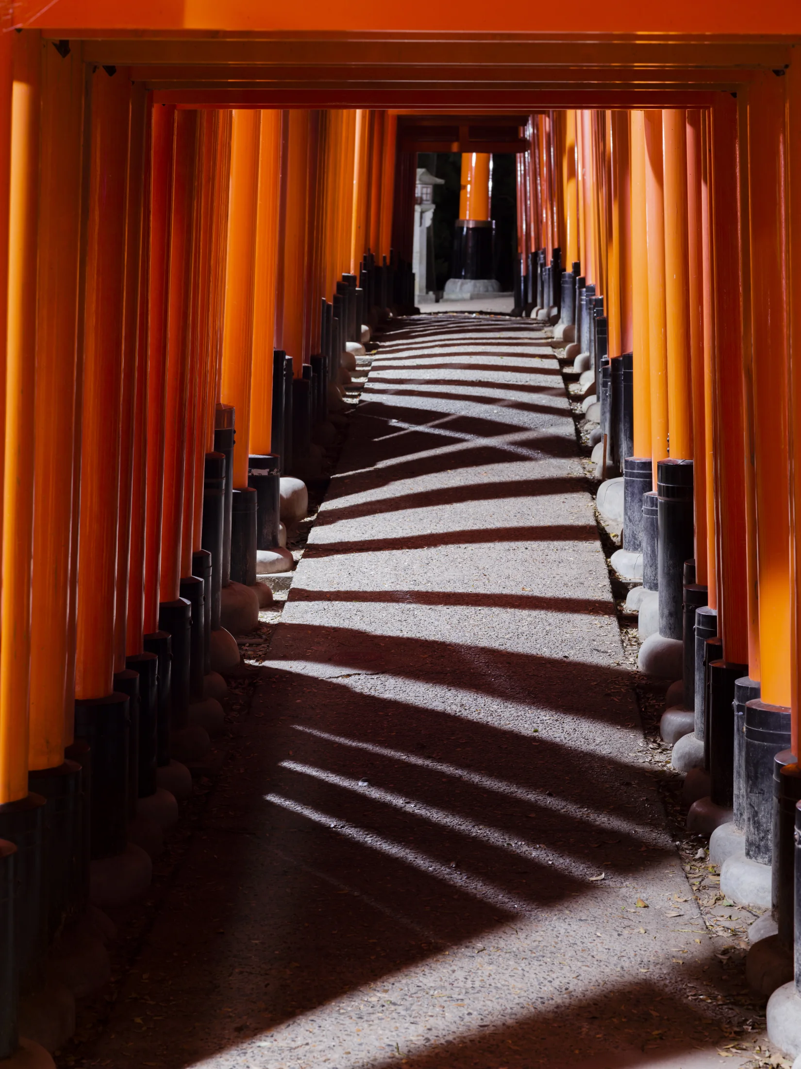 Fotokunst von André Wagner: Where Shadows Keep Time.