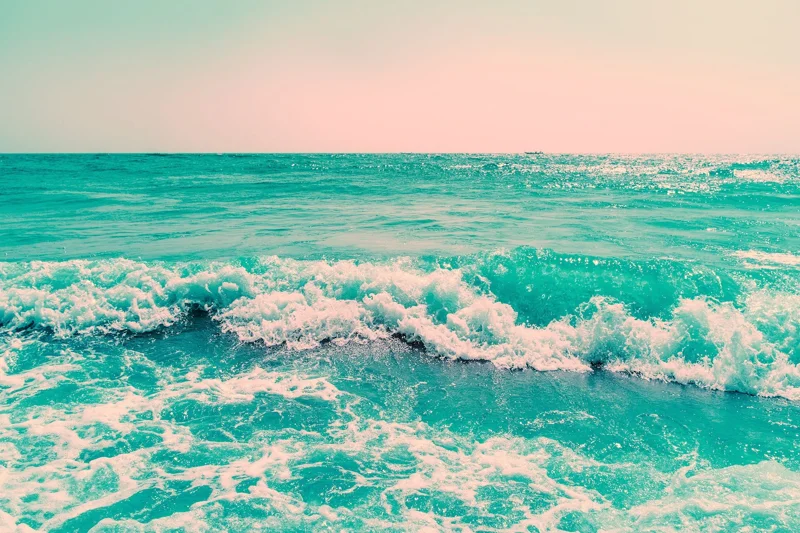 Photographie d’art infrarouge d’André Wagner: Where the Ocean Remembers.