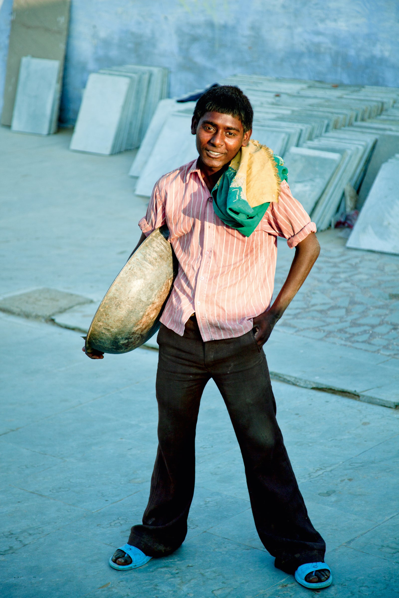 Photographie d’art d’André Wagner: Young volunteer in the Lalita Temple Ashram in Varshana, Uttar Pradesh.