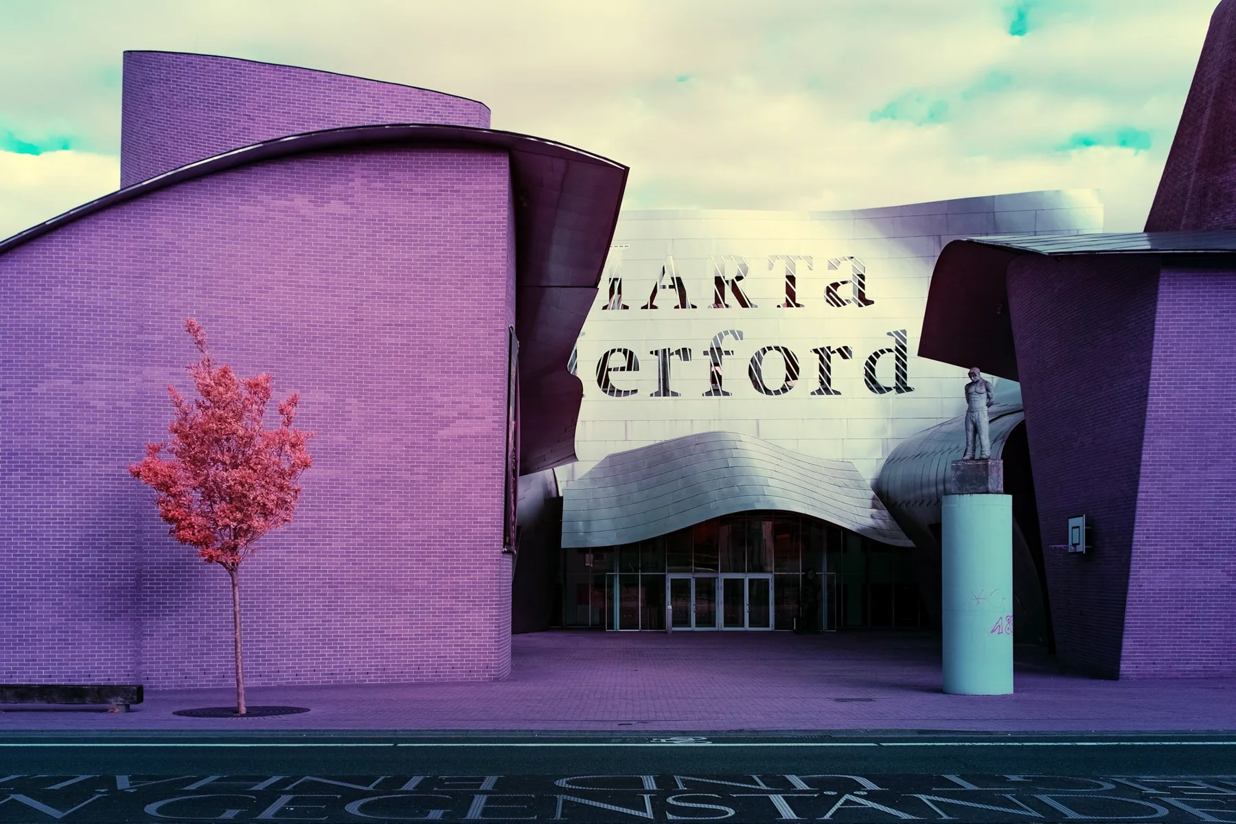 Geschwungene Fassade des Museums Marta Herford.