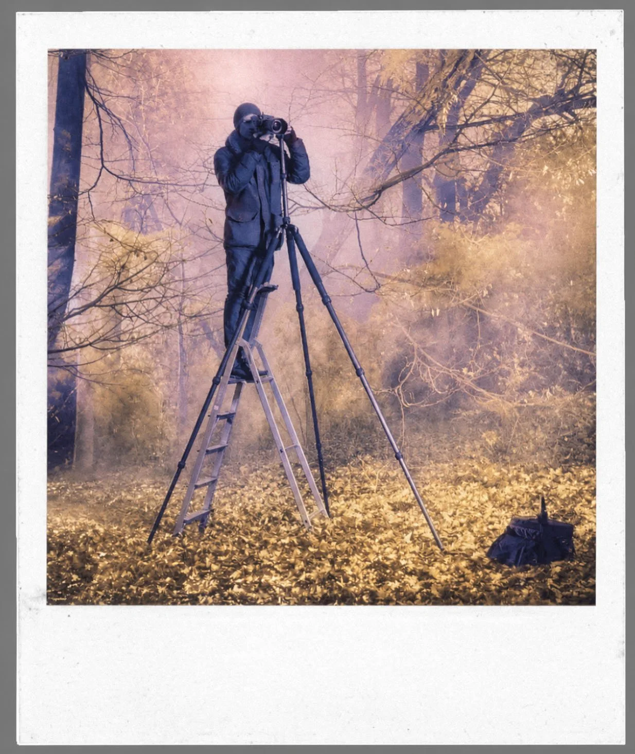 André Wagner working with his camera and tripod