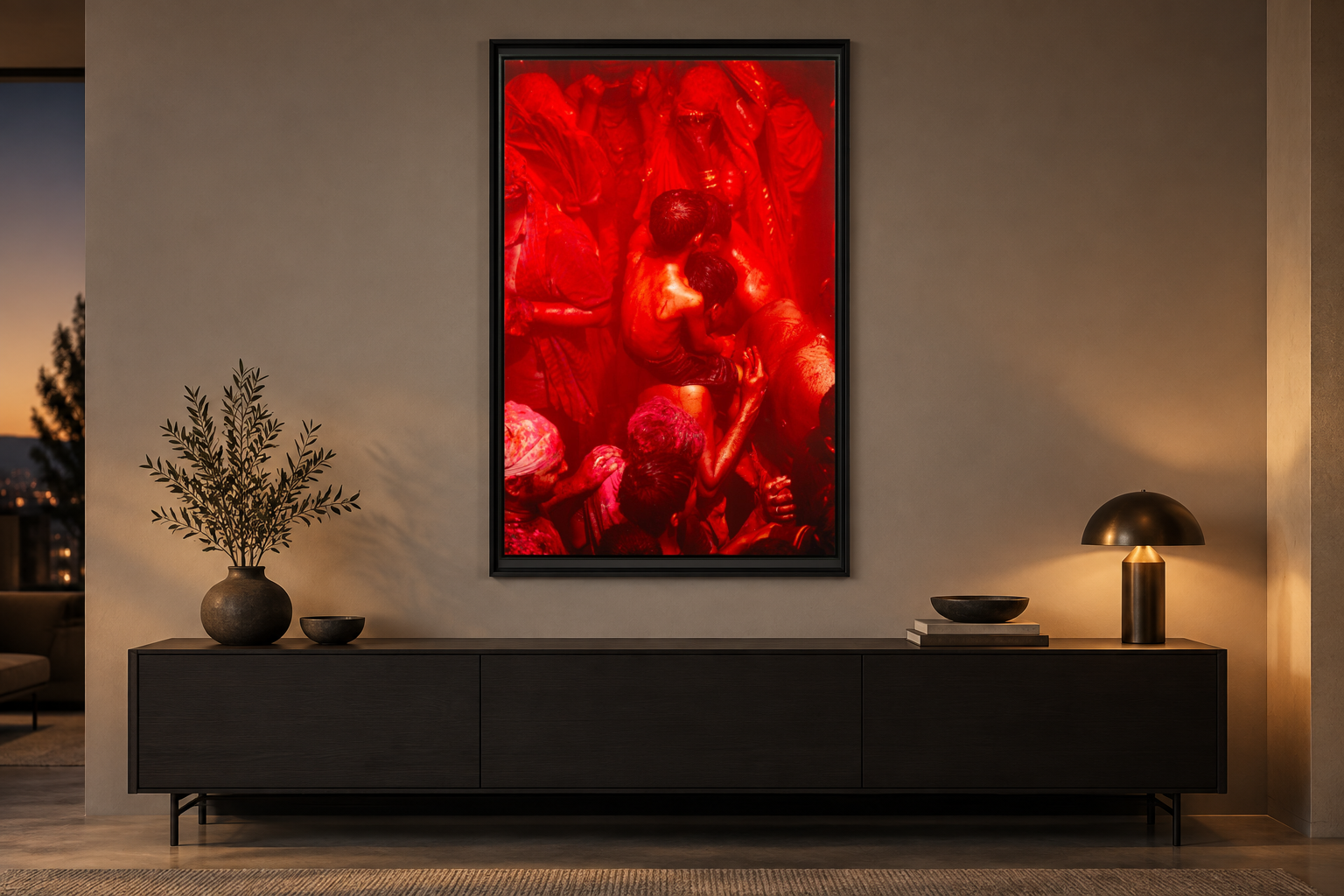 Visualisation d’intérieur générée par IA — HOLI 2, INDIEN. Vue avec le cadre sombre original, à titre indicatif pour le format et la présence dans l’espace ; il ne s’agit pas d’une installation photographiée.