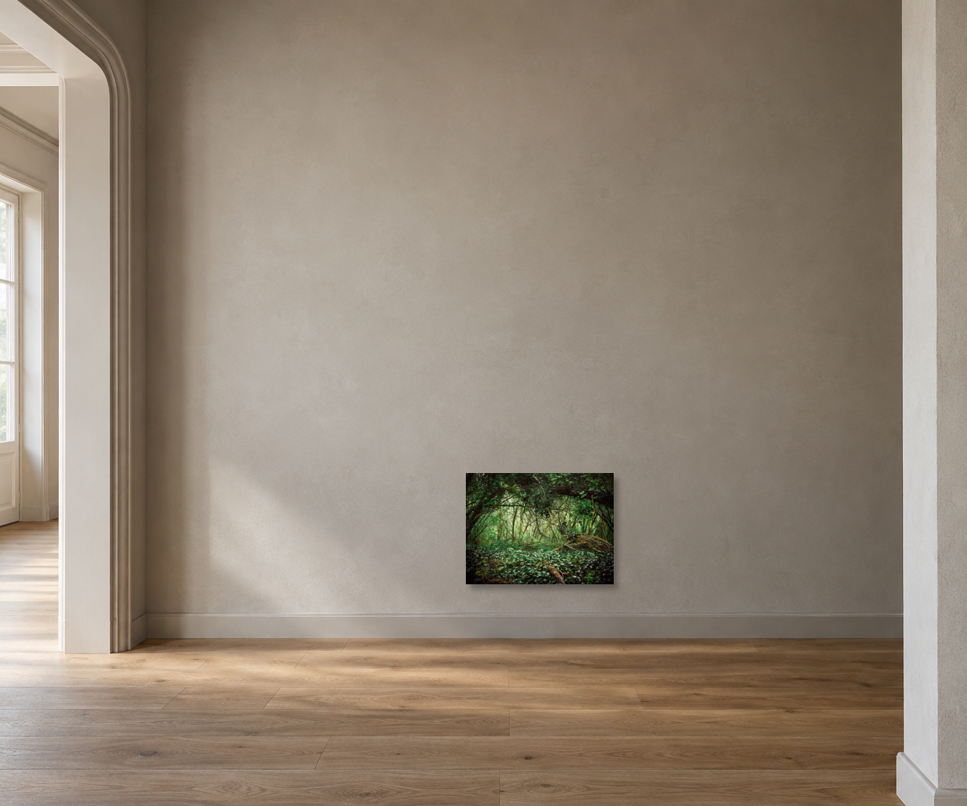 DEUTSCHER WALD, DEUTSCHLAND — 45 × 60 cm, maßstäbliche Raumansicht.
