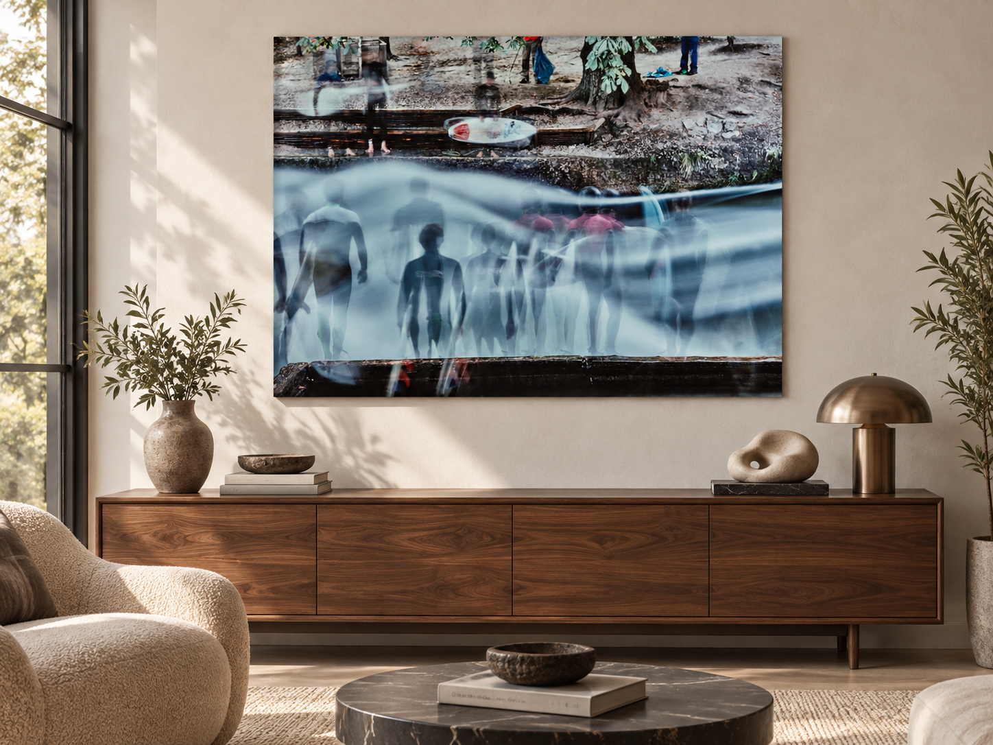 KI-generierte Raumvisualisierung – Eisbach Surfer, Deutschland. Darstellung dient der Orientierung zu Größe und Wirkung; keine fotografierte Installation.