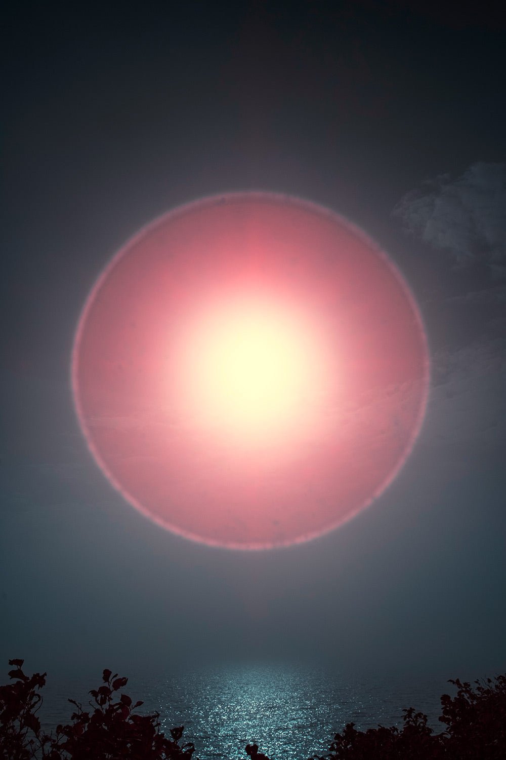Sun halo: play of light over ocean waves 2, Deutschland