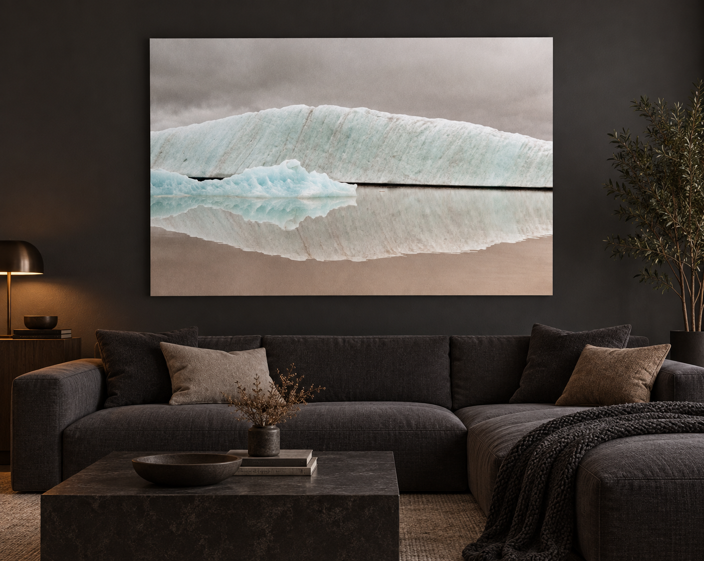 Visualisation d’intérieur générée par IA — Earthporn 1, Island. Illustration du format et de la présence de l’œuvre ; il ne s’agit pas d’une installation photographiée.